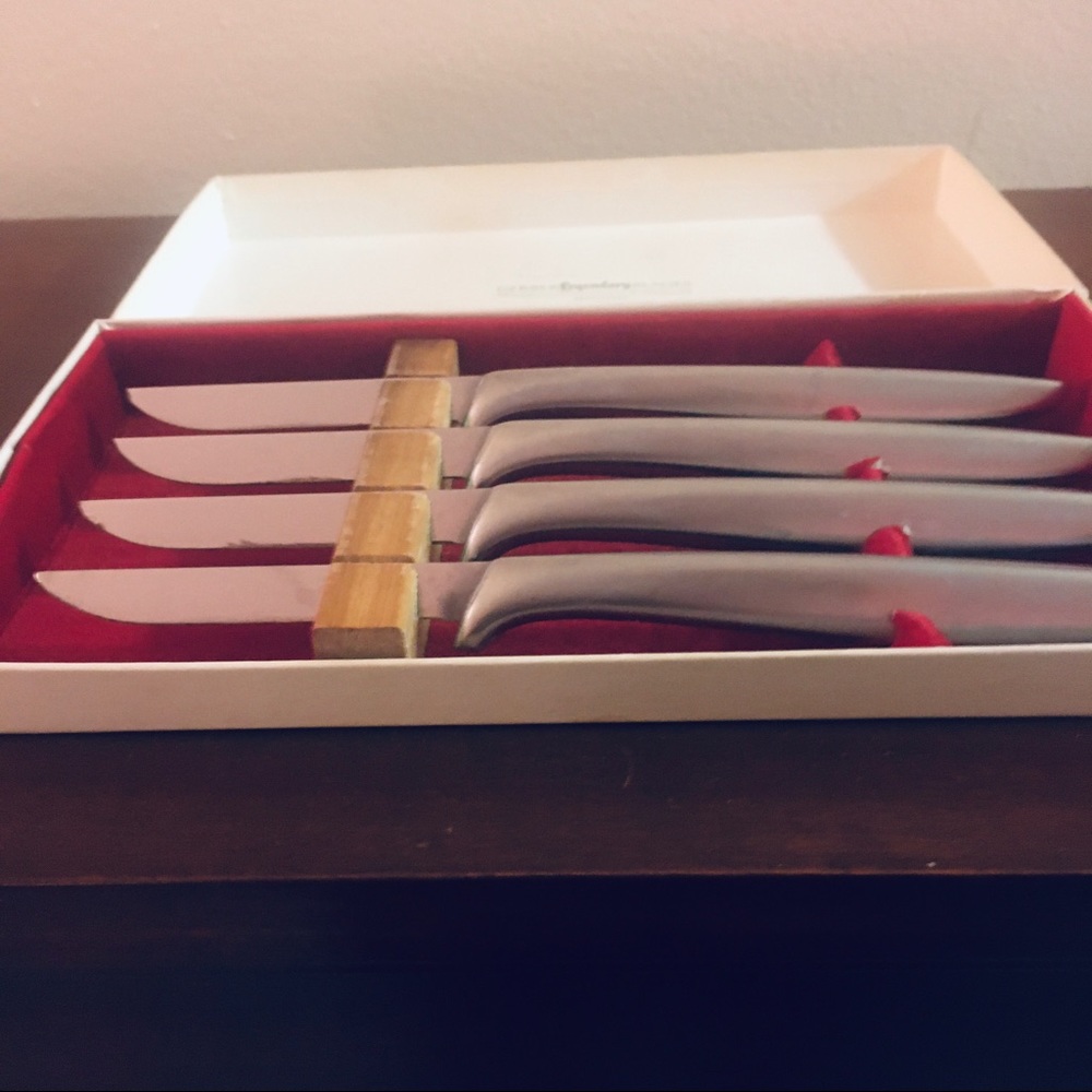 Set Of 4 Gerber Steak Knives